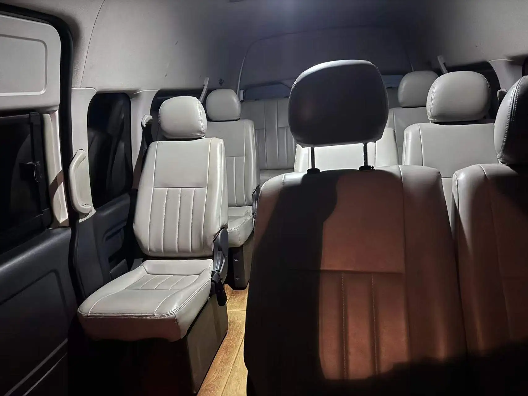 [USED]FOTON View G9 Mini Bus passenger van Diesel 4x2 family travel school shuttle (2016)